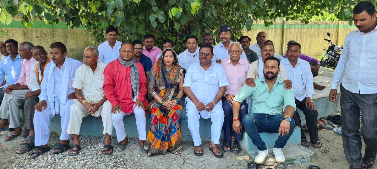 आज पर्यावरण जागरूकता अभियान के अंतर्गत मेरी विधानसभा पूरनपुर के ग्रामीण सहकारी समिति पिपरिया दुलई में वृक्षारोपण किया.इस अवसर समिति अध्यक्ष मुनेंद्र पाल सागर,उपाध्यक्ष सविन सिंह, सचिव भगवत सरन,सुनील दीक्षित,राम सागर शुक्ला,कढ़ेर सिंह, विशम्भर दयाल मिश्रा,उपस्थित रहे.