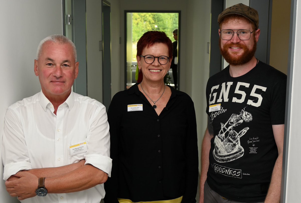 asb_gross's tweet photo. ASB-Notarztstandort in #Riedlingen eingeweiht. Wir freuen uns sehr, die neuen modernen Räumlichkeiten heute unseren Mitarbeiter:innen übergeben zu können. Vielen Dank für Euren Einsatz!

#ASBBaWü #ASB #Rettungsdienst #Notarzt #Rettungswache #Biberach

Bilder Christian Tischler https://t.co/1e1sDd9O9i