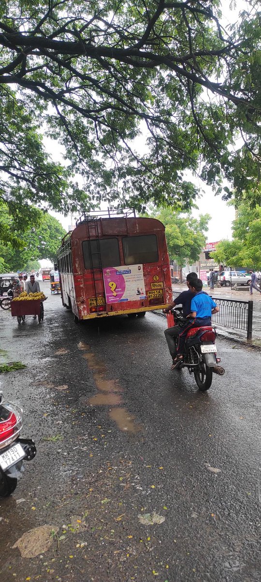 srkian_shaikh's tweet photo. @msrtcofficial
 Hi

This bus didn't stop at this bus station..
I've been waiting since hours..
I've attached pics with bus number and other details https://t.co/iTI3895pX1