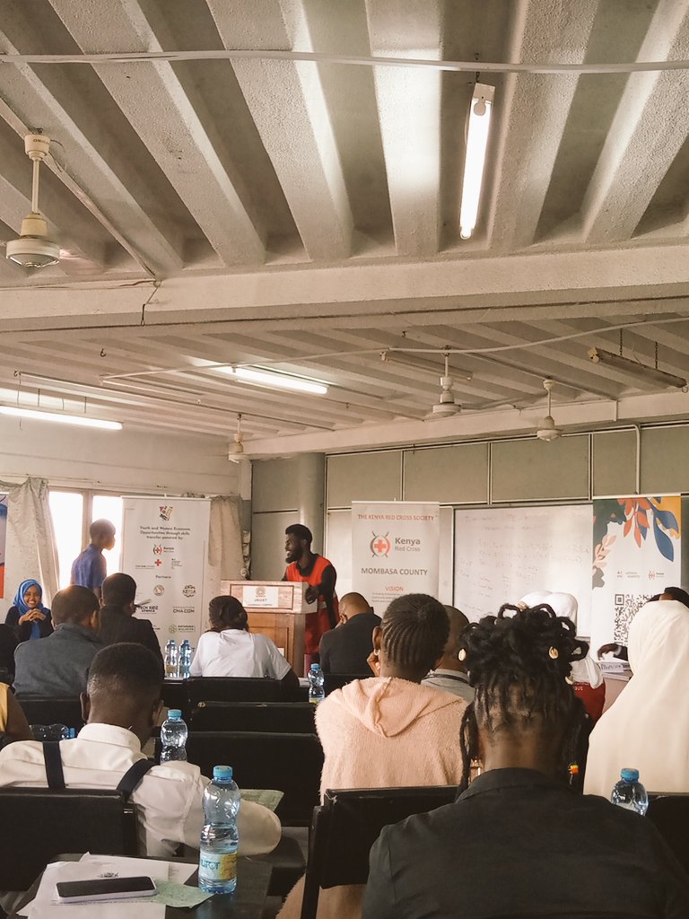 Phudaite's tweet photo. Inter University Debate Finals organized by @red_mombasa  Youth, happening now at JKUAT Mombasa campus, motions from SDGs and Current Global Issues are tackled tactically....the debate is heated up 🔥🔥🔥🔥 you don't wanna miss this... https://t.co/clJbsOTzMx