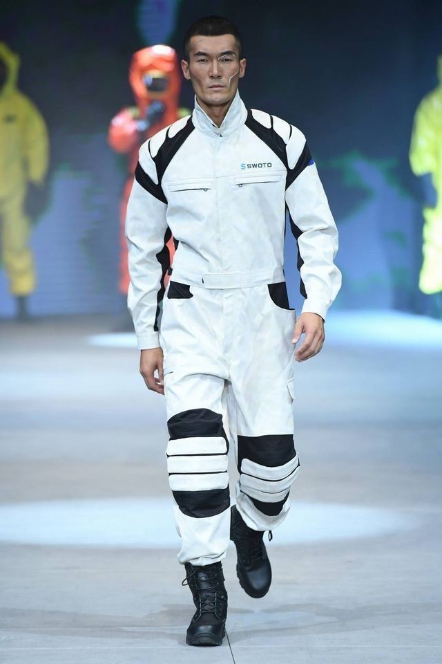 jiaerjnk's tweet photo. @BamBam1A Like these???? Or the typical space suit? https://t.co/3KFrKKZkRd