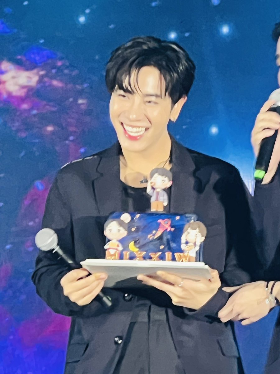 SZuka03's tweet photo. HBD🎂🫶✨

 #EarthMix #เอิร์ทมิกซ์ 
#25ปีมิกซิวกำลังแจ๋ว
 #mixxiw    
#EarthMixReadyForVN
#EMflytothemooninVN https://t.co/YRDiaeTWei