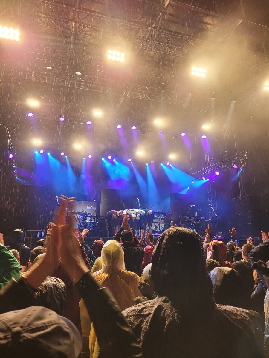 Thank you, @BellX1, for a fabulous concert at the Iveagh Gardens last night. Did someone say it was raining? We never noticed. 👏😊