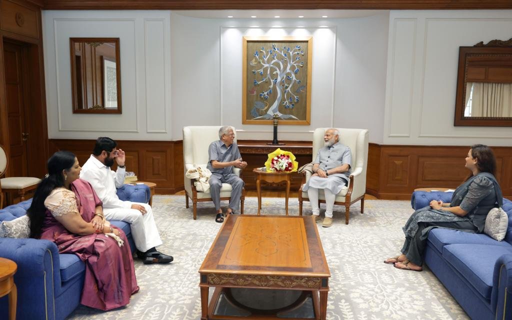 ANI's tweet photo. Maharashtra CM Eknath Shinde along with his family members met Prime Minister Narendra Modi in Delhi. https://t.co/l5LEgagVVQ