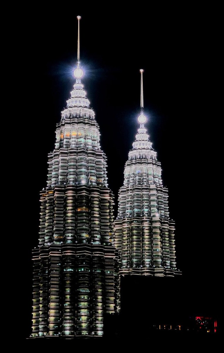 Some rare high-quality pictures of #PetronasTowers