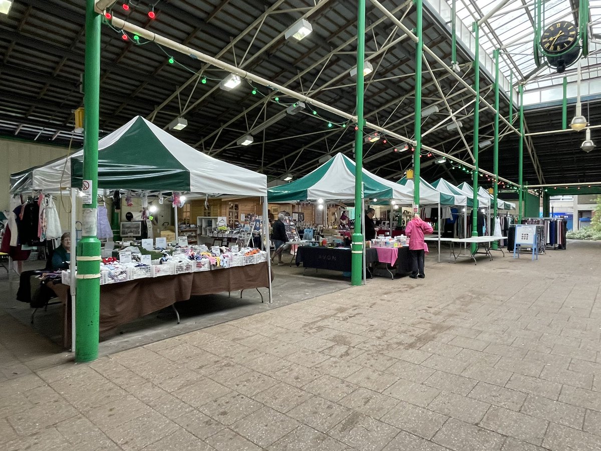 BaEBizGroup's tweet photo. After last night’s “Street Eats and Beats” - it’s back to normal for Bedworth Market 

Speak to the Town Centre team at Nuneaton and Bedworth Borough Council to about becoming a stall holder on Tuesdays, Fridays, Saturdays or all three days

#Bedworth #BedworthMarket #NBBC #BaEBG https://t.co/NeMM4fjsw5