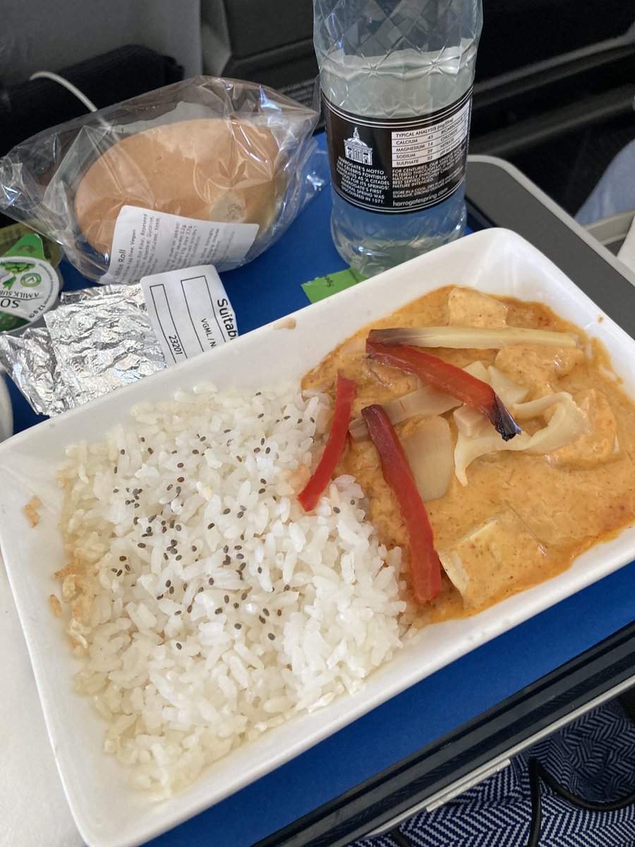 Vegan food (dinner plus pre-landing snack) on my flight from London to NY yesterday on @British_Airways. Very tasty. 

#vegan #travel #food #vegantravel https://t.co/stBY7ZAsi5