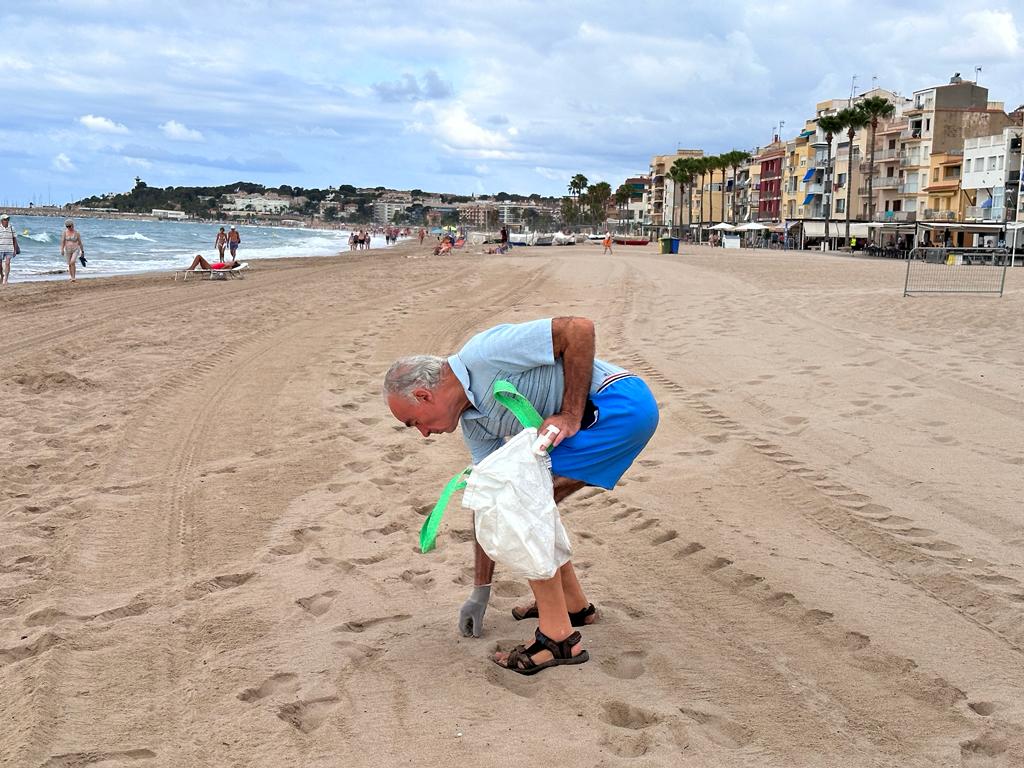 AjTorredembarra's tweet photo. Jornada de neteja 'Platges sense burilles', aquest matí, a #Torredembarra #Letscleanup
📷 Anna F. https://t.co/4Qm1Mef0iS