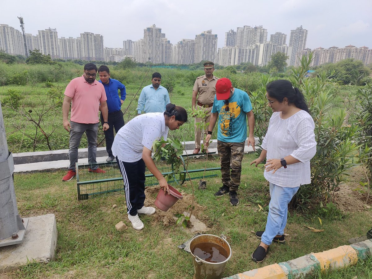 वृक्षारोपण 🌱🌱☘️☘️
<a href="/ACP3NOIDA/">ACP3 NOIDA</a> <a href="/DCP_Noida/">DCP_Noida</a> <a href="/noidapolice/">POLICE COMMISSIONERATE GAUTAM BUDDH NAGAR</a>