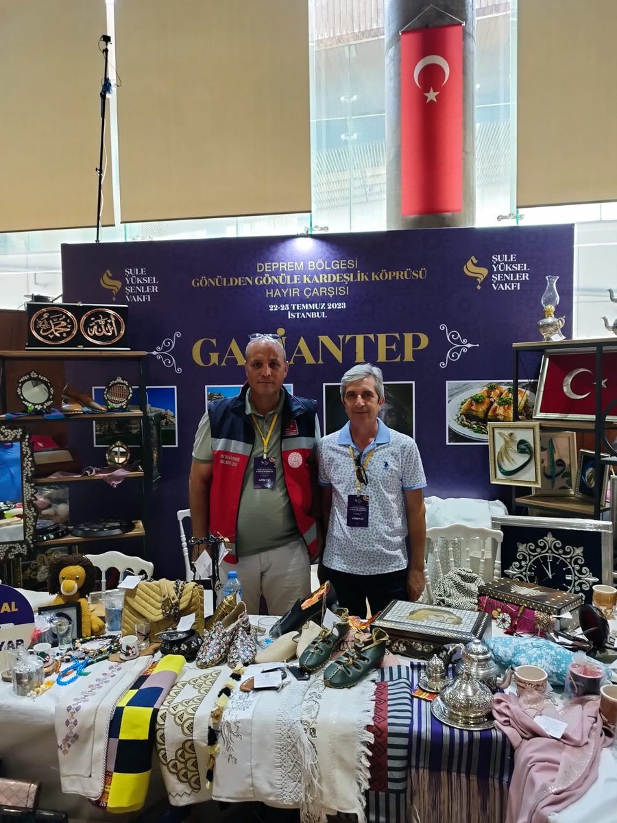 Sayın Cumhurbaşkanımız ve eşleri Hanımefendinin katilimlari ile...
"GÖNÜLDEN GÖNÜLE KARDEŞLİK KÖPRÜSÜ HAYIR ÇARŞISI ETKİNLİĞİ"
Kapsamında deprem bölgesinde uretilen urunlerin satışı..
Düzenlenen programda ilimizi temsilen yerimizi aldık emeği geçen herkese Teşekkürlerimizle..