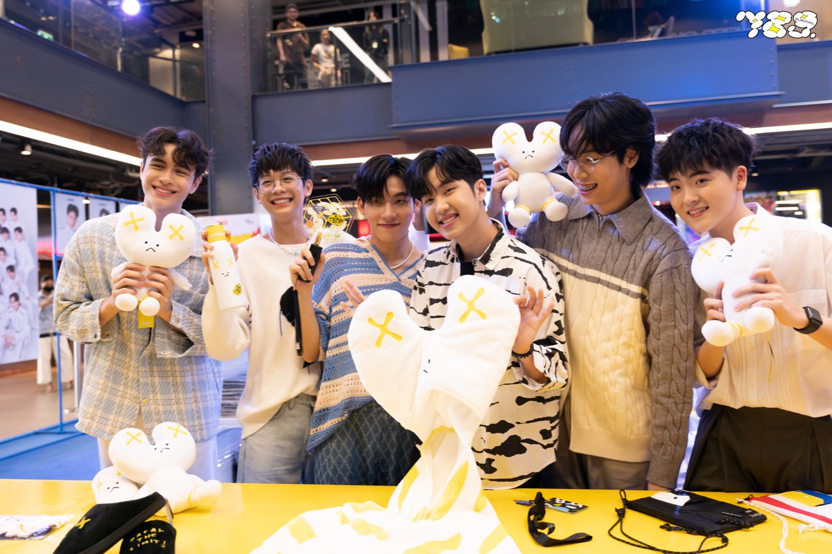TADAMERCH's tweet photo. ARE YOU READY!

ชมภาพบรรยากาศงาน #789PopUpStore ที่มี 789TRAINEE จีซัง,แมดดอค,มิน,อ๊อตโต้,เพชร,ยูวาทานาเบ มาแนะนำสินค้า789 Official Goods ทั้งคอลเลคชันแรก และ คอลเลคชันใหม่

🛍️ช้อปสินค้า ตั้งแต่วันนี้ ถึง6 ส.ค.66 
ณ Atrium 1 ชั้นG Siam Center

#789SURVIVAL
#SONRAYMusic
#TADAMERCH https://t.co/cjhqVuU6EL