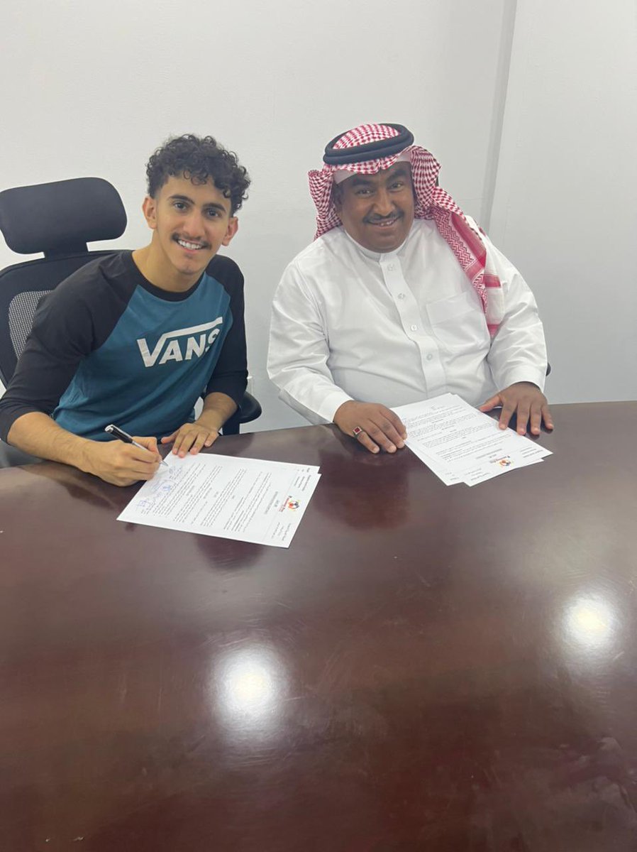 تم ولله الحمد التوقيع مع الحارس الموهبة يزيد الخالدي ٢٠ سنه حارس النهضة والخليج ونتمنى له التوفيق فى المستقبل
