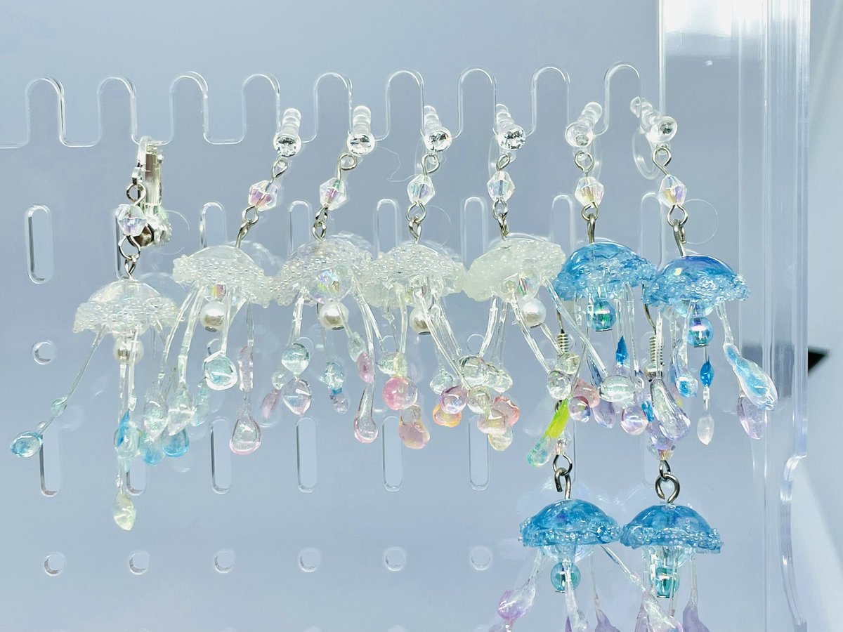 apfel_Candy01's tweet photo. #レジンアクセサリー #レジン作品 #レジンで生き物 #海月レジン #海月 #海の日 #夏に願いを #夏の創作クラスタフォロー祭り   #Lanoshka 店🪼 #凛檎飴ちゃん

🪼海月…まだこれしか作れてない🔥🪼 https://t.co/ZYnt4Bw8jU