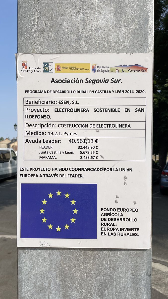 Dr_Eco_EV's tweet photo. 🔴Este es el estado actual de la electrolinera de La Granja (Segovia).
Un proyecto pionero y prometedor, que mal gestionado, ha propiciado que una instalación subvencionada de 40K€ sea un aparcamiento techado 🤦🏻‍♂️
#RT para dar a conocer esta situación y buscar una solución 🙏 https://t.co/EU7ym8cPJe