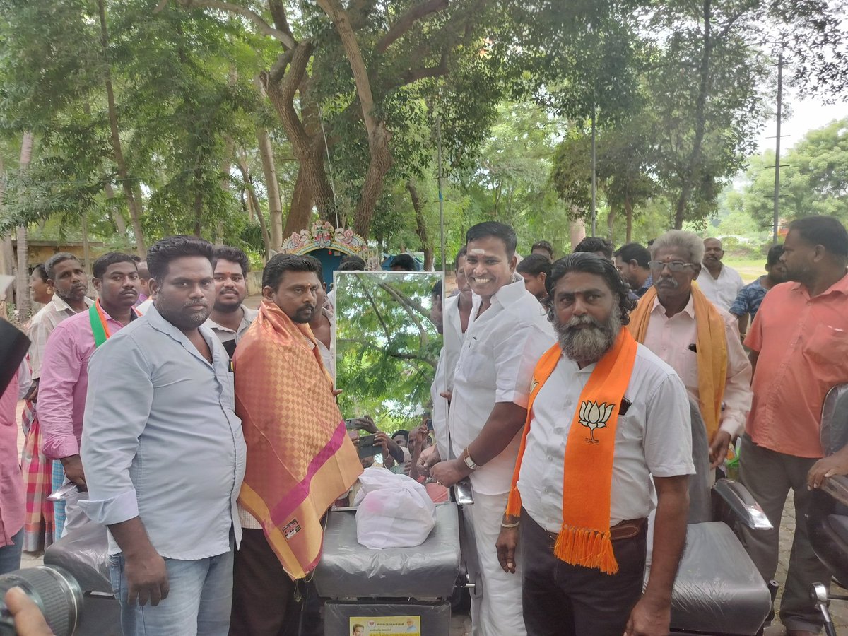AKSaiJSaravanan's tweet photo. ஊசுடு தொகுதிக்குட்பட்ட பிற்படுத்தப்பட்டோர் மற்றும் சிறுபான்மையினர் நலத்துறை மூலம் சுமார் 32 பயனாளிகளுக்கு தவில், நாதஸ்வரம், இஸ்திரி பெட்டி, மற்றும் முடி திருத்துவருக்கான சுழற் நாற்காலி உடன் உபகரணங்கள் வழங்கியபோது.@BJP4Puducherry @blsanthosh @amitmalviya @BlrNirmal @AmitShah https://t.co/no9lvShjG6