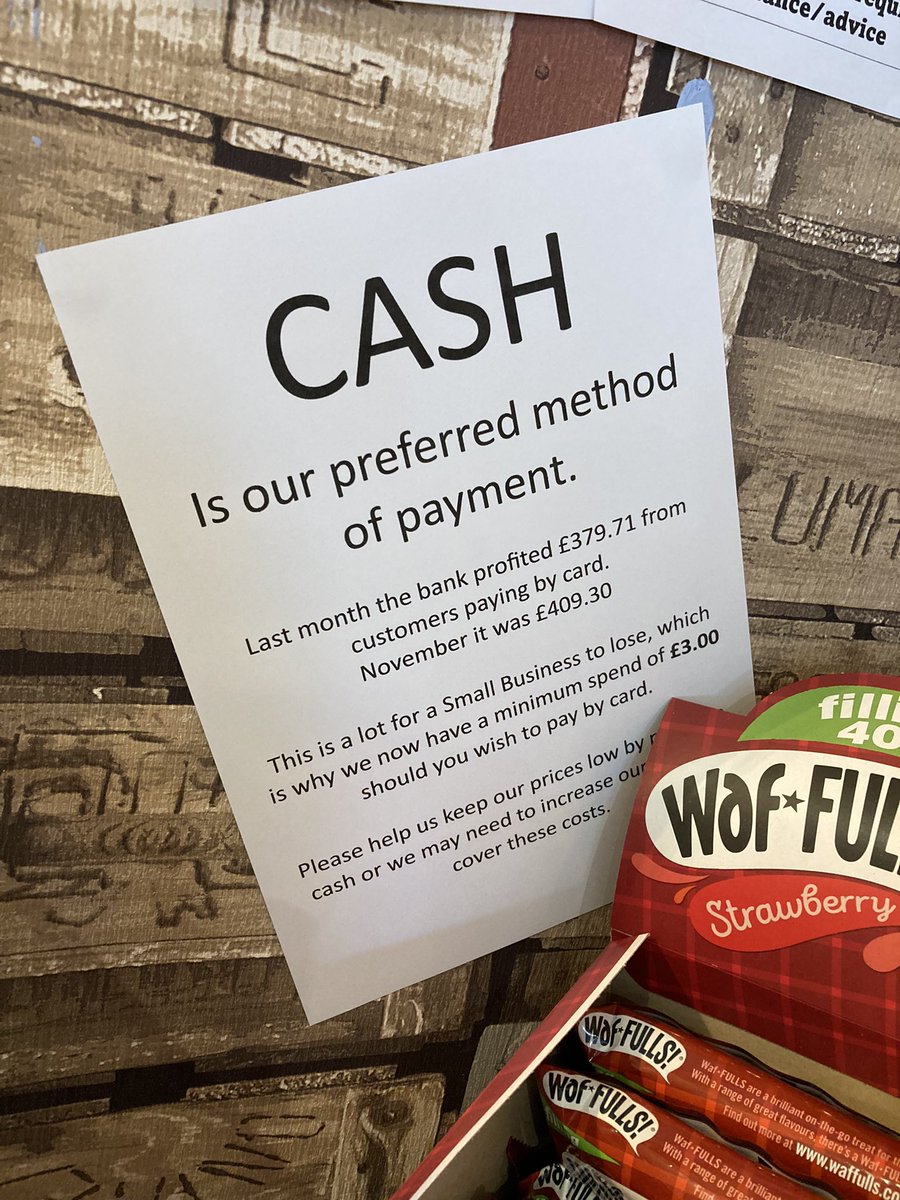 This morning I seen This sign displayed in a small cafe in Alnwick, banks are rinsing everyone, #usecash