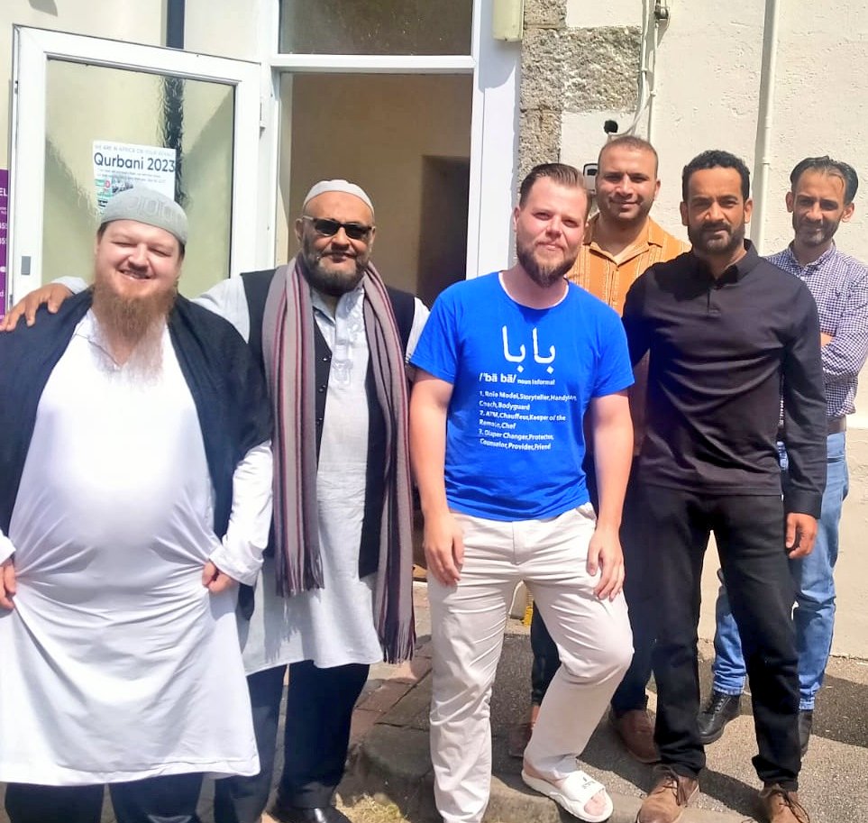 Bob_cart124's tweet photo. Spent an amazing Jummah with the small but inspiring Muslims living in Cornwall, UK. 〓〓 🇬🇧

Cornwall boasts only one Islamic Centre and just a few thousand Muslims but their dawah has brought many local Celts into Islam and turned once hostile attitudes to ones of respect.

Including brother Yahya, formerly Johnathan, on the left. 

#JummahMubarak