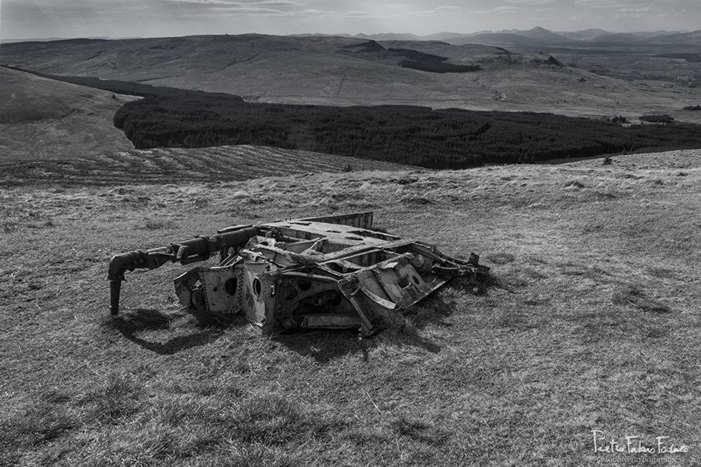 FabioFodaro's tweet photo. A view from #MeikleBin, #Scotland.
In January 1950, it was the location of a lethal accident. A Fairey Firefly of the #RoyalNavyFleet #AirArm crashed below the summit.
Both crewmen died on impact.
This photograph shows the aircraft wreckage on the northwest slope, looking south. https://t.co/fITIjYvlRx