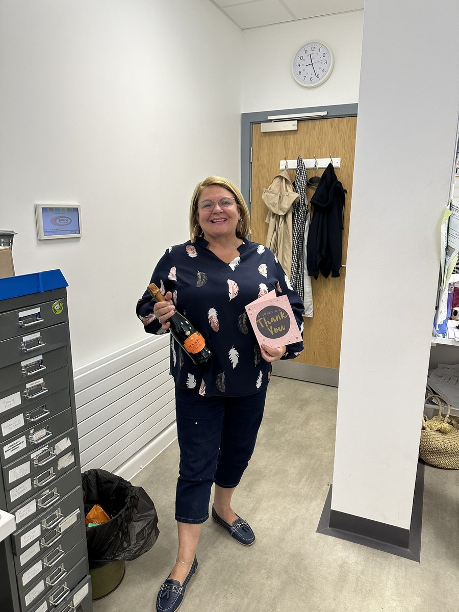 matthew0706's tweet photo. Was really nice to catch the moment where one of our admin OMFS superstars was shown some much deserved appreciation for going above and beyond! @CwmTafMorgannwg @Pauldmears https://t.co/wnKYITGvK5