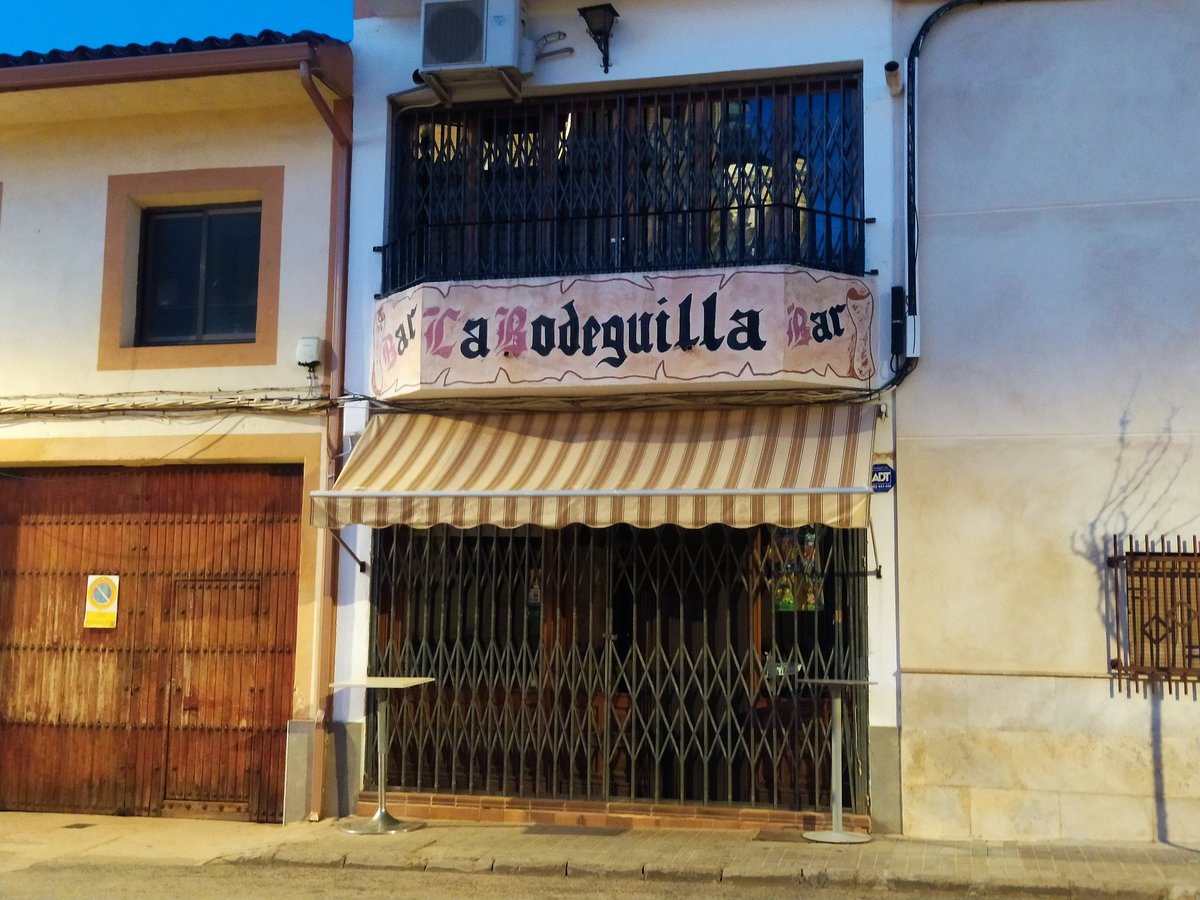 SanCarlosValle's tweet photo. Además de los bares y restaurantes con terraza de #Gurchin, #Manuel y @HospeSantaElena, en nuestro pueblo tenéis #LaBodeguilla en la misma carretera 😋 .
Y junto a varias #CasasRurales, están también los apartamentos #Dulcinea 👇
https://t.co/1YNvQ4miRU https://t.co/bnqDRd3chO