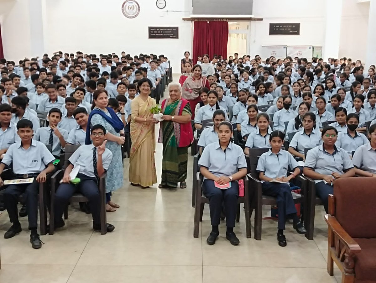CmsJaiJagat's tweet photo. Our students of class IX of Gomtinagar campus I recently interacted with Padma Shri Dr. Janak Palta McGilligan.
#CMS #CMSeducation #CMSStudents #AcademicExcellence #OutstandingTeachers #InspiringLeaders #HighAchievers #CMSActivity #McGilligan #JanakDidi #FreeElectricty https://t.co/Gk8FgYu8lA