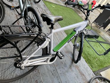 HartvdHoeken's tweet photo. Yvonne meldt:
In de nacht van vrijdag 21 juli op zaterdag 22 juli is onze fiets gesloten uit de kelderbox aan de Schermerhoek! Heeft iemand deze fiets gezien neem dan aub contact op met mij of de politie. Graag zoveel mogelijk delen!!!! https://t.co/xreCo0GozB