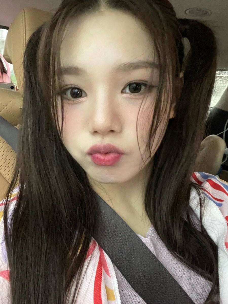 ADYA_official's tweet photo. [#연수]
비 맞기 전과 후☔️🌧️
#ADYA #에이디야 #YEONSU https://t.co/yUxrcKM6Ge
