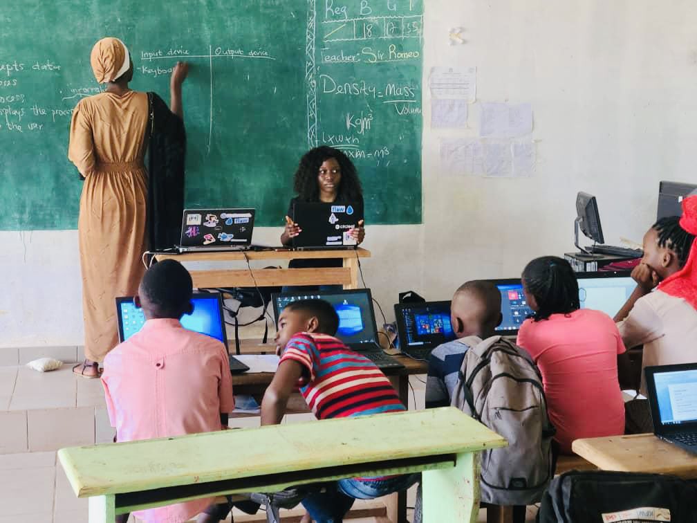 ASOWOS1's tweet photo. It is not too late to enroll your kids for the #SmartSTEMAcademy . It’s a unique opportunity for volunteers and students alike. Volunteers get to connect, meet  mentors and students get to partake in STEM workshops to familiarize themselves with the skill sets at a young age. https://t.co/PrUFDG5rNl