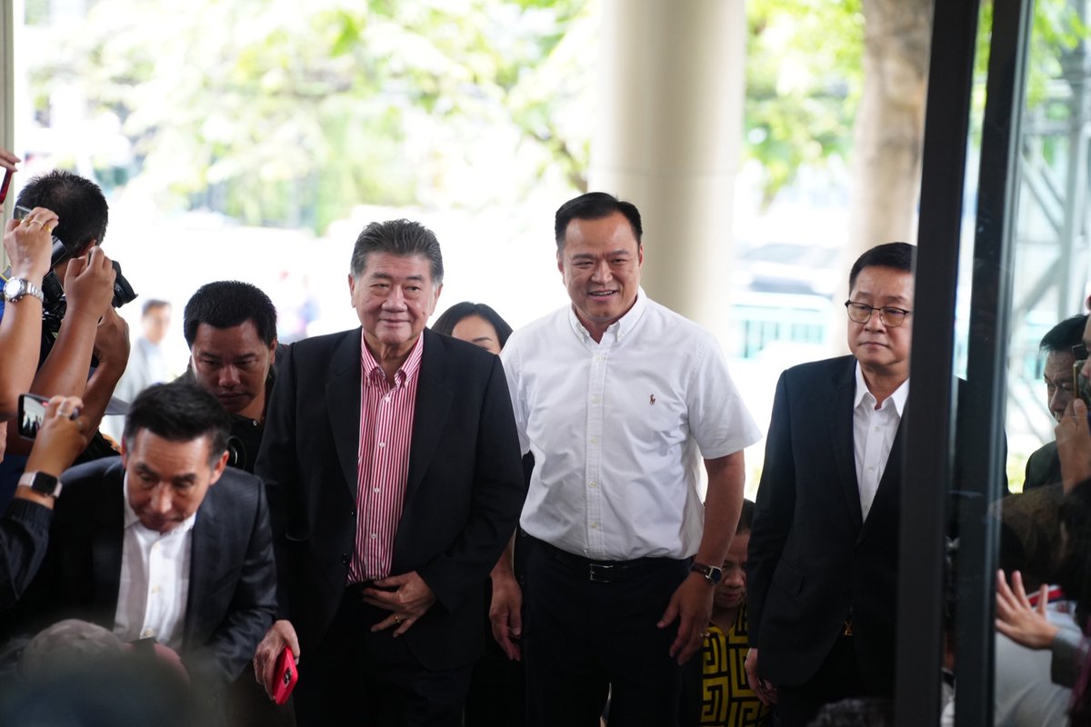 77Kaoded_news's tweet photo. 🎯ไทม์ไลน์พรรคเพื่อไทย นัดหารือแนวทางแก้ไขปัญหาวิกฤติและทางออกของประเทศ พร้อมฟอร์มทีมจัดตั้ง รบ.22 ก.ค.66 
14.00 น. #พรรคภูมิใจไทย 
16.00 น. #พรรคชาติพัฒนากล้า
17.00 น. #พรรครวมไทยสร้างชาติ

#77ข่าวเด็ด #77kaoded #รัฐบาล #รัฐบาลพรรคเพื่อไทย #พรรคเพื่อไทย https://t.co/UbS6ula5gJ