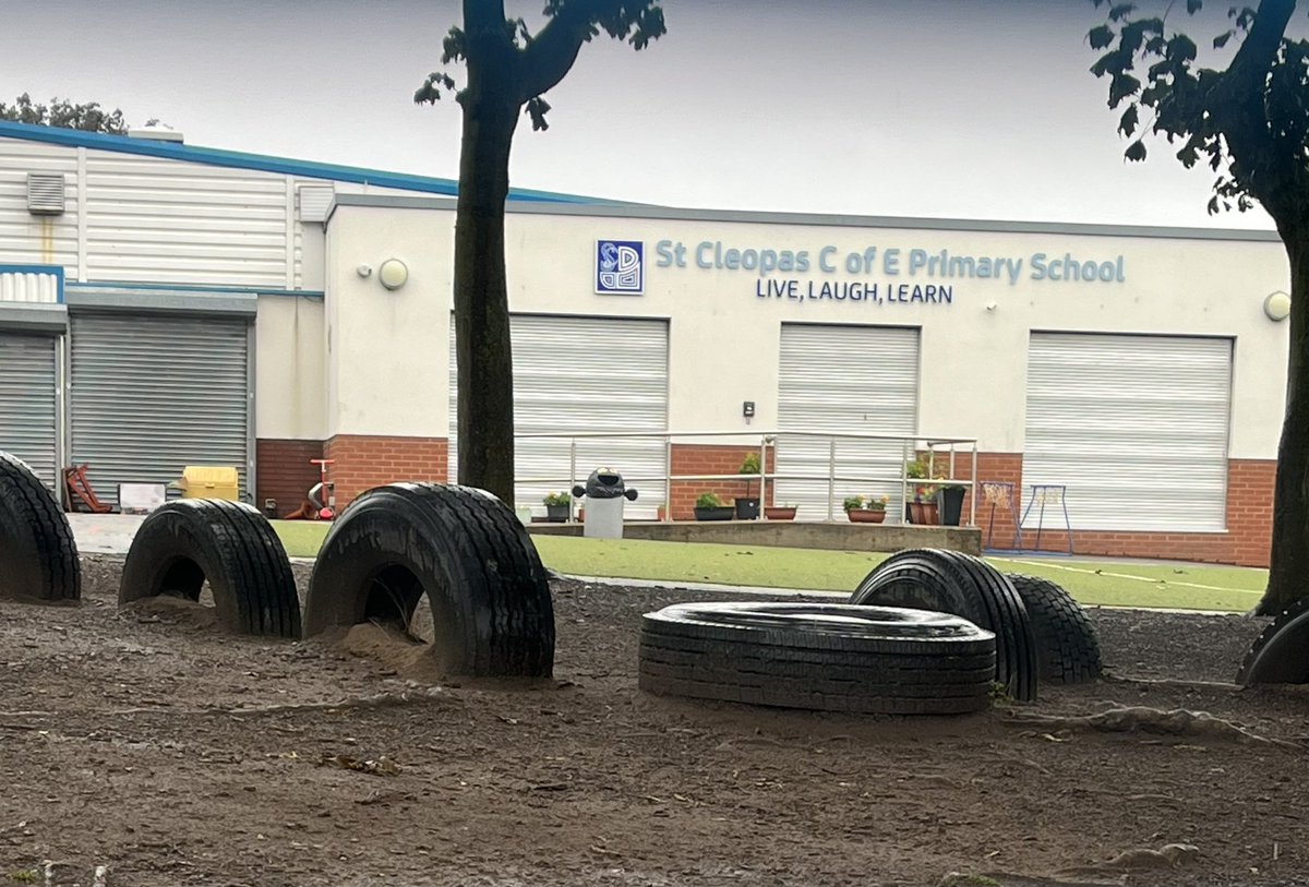 OneiroMou's tweet photo. They’ve just opened a school for huns omg 😍 #LiveLaughLearn @officialhunsnet https://t.co/PGUi2S8JbU