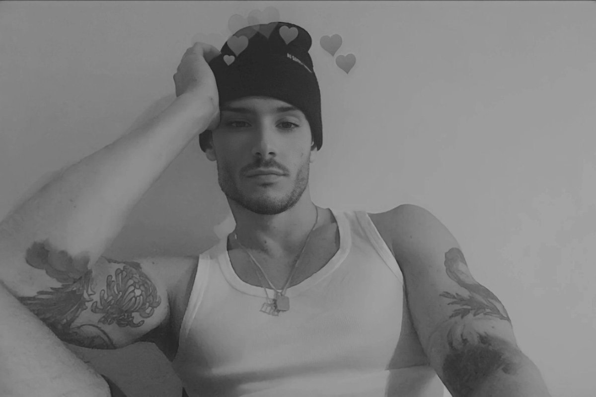 xnightout's tweet photo. “Solo fue un beso de peda y yo bien enculado…” https://t.co/ZiJo8PR0Z6