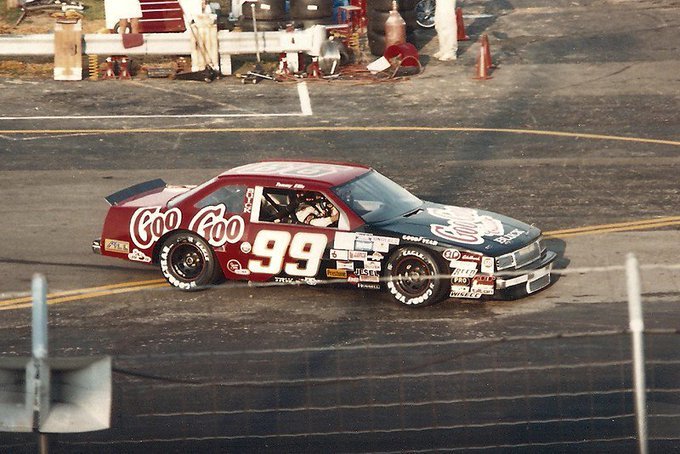 On this day in 1989, Tommy Ellis scored his 21st career NASCAR Busch Grand National Series win at @hickoryspeedway #NASCAR https://t.co/DqbAly8U4l