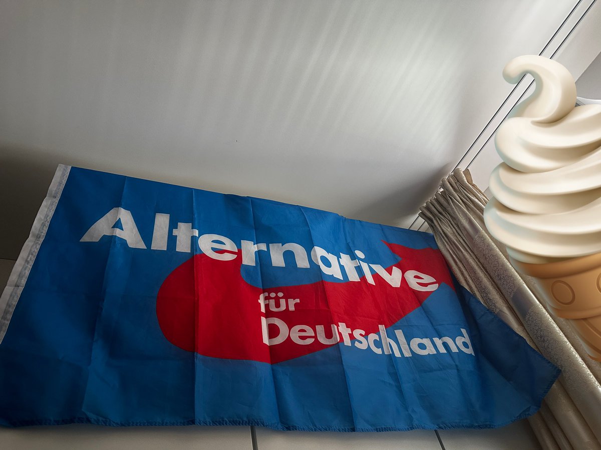 FederalPenguin's tweet photo. Wir sind so zurück https://t.co/rANT3iRfob