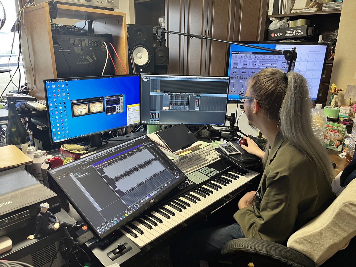 FKzuya1's tweet photo. 2人ミュージシャンの方が来られましたが音楽の話題で盛り上がってとても楽しかったです！
自分も負けずに頑張らねば

実際に来てここで制作したいと言って頂いて、頑張ってスタジオ作って良かったと思いました♪

今度はお二人の制作現場にもお邪魔してみたいです
なぜかお二人の写真ではなく私の写真↓