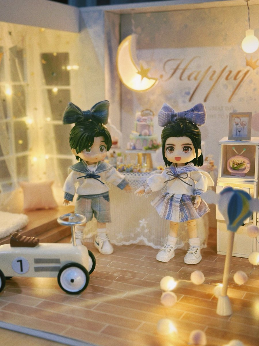 nknymphet's tweet photo. #山河令 #WordOfHonor #温客行 #WenKeXing #周子舒 #ZhouZishu #温周 #WenZhou
In school outfits for the party 😺 https://t.co/u0XkMFCkqn
