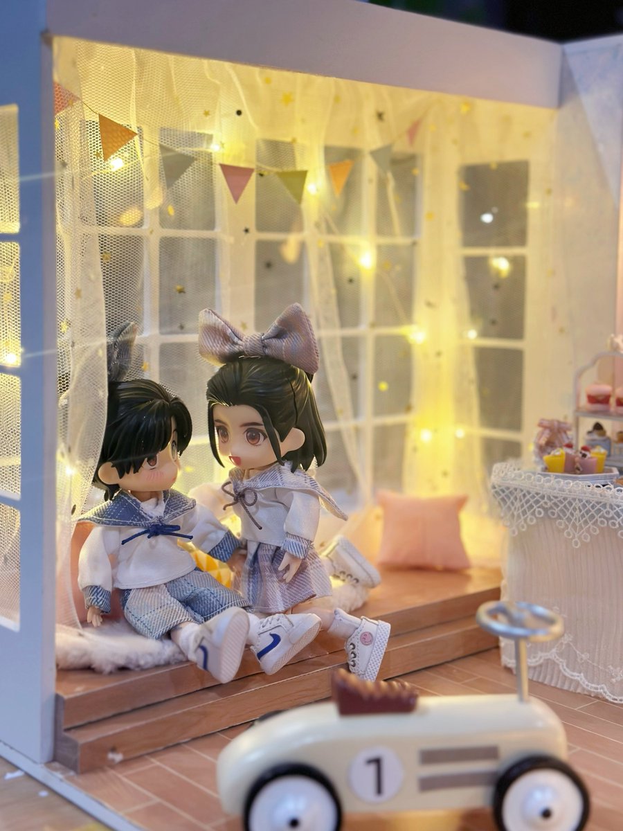nknymphet's tweet photo. #山河令 #WordOfHonor #温客行 #WenKeXing #周子舒 #ZhouZishu #温周 #WenZhou
In school outfits for the party 😺 https://t.co/u0XkMFCkqn