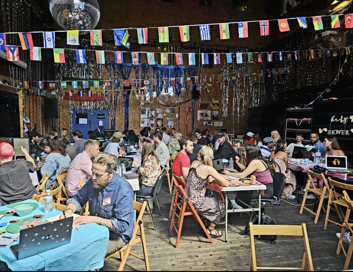 Rob & Liv Creatives tweet media