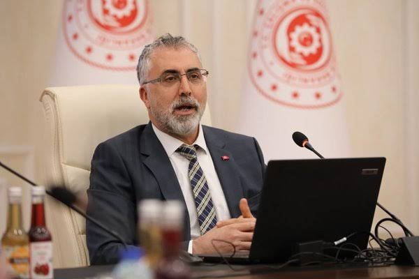 Değerli Çalışma bakanım Çırak mağduru bir vatandaş olarak Hak terazisinde Çıraklıga Adalet bekliyoruz 14 yaşında sanayide ezilen bu kitlenin sesine ses olucagınızı çırağın uğradığı bu haksızlığa reform bekliyoruz
<a href="/isikhanvedat/">Prof. Dr. Vedat Işıkhan</a> #ÇırakStajyerÇalıştıEmekVerdi