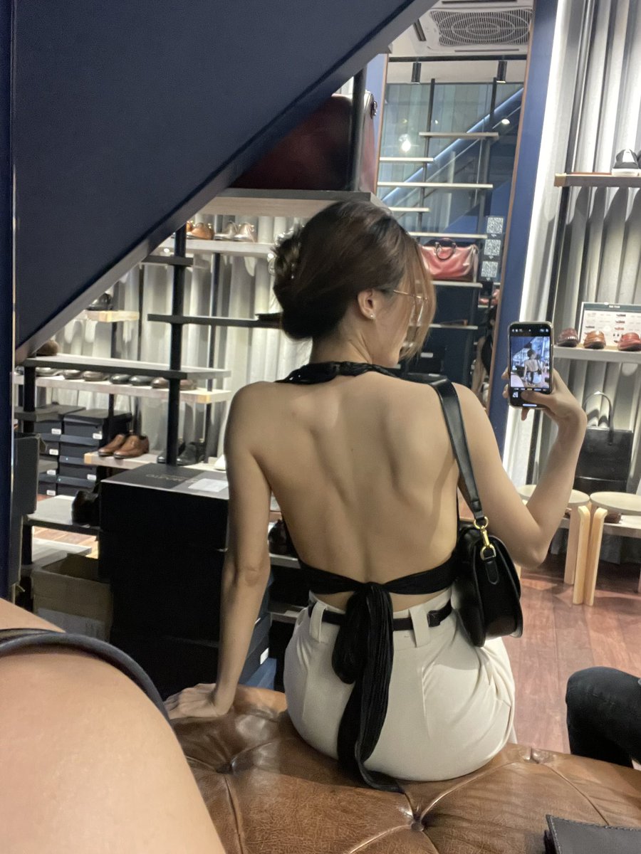 — Youuka Sagawa 💁🏼‍♀️🖤✨
คลิปนี้ดีมากแค่ 8 min/day ช่วยปรับ Posture เราให้ดูดีขึ้น แถมหลังสวยขึ้น ชอบสุดคือร่องกลางหลังเริ่มมาแล้ว พึ่งมีโอกาสได้ถ่ายหลังตัวเอง คือชอบมาก