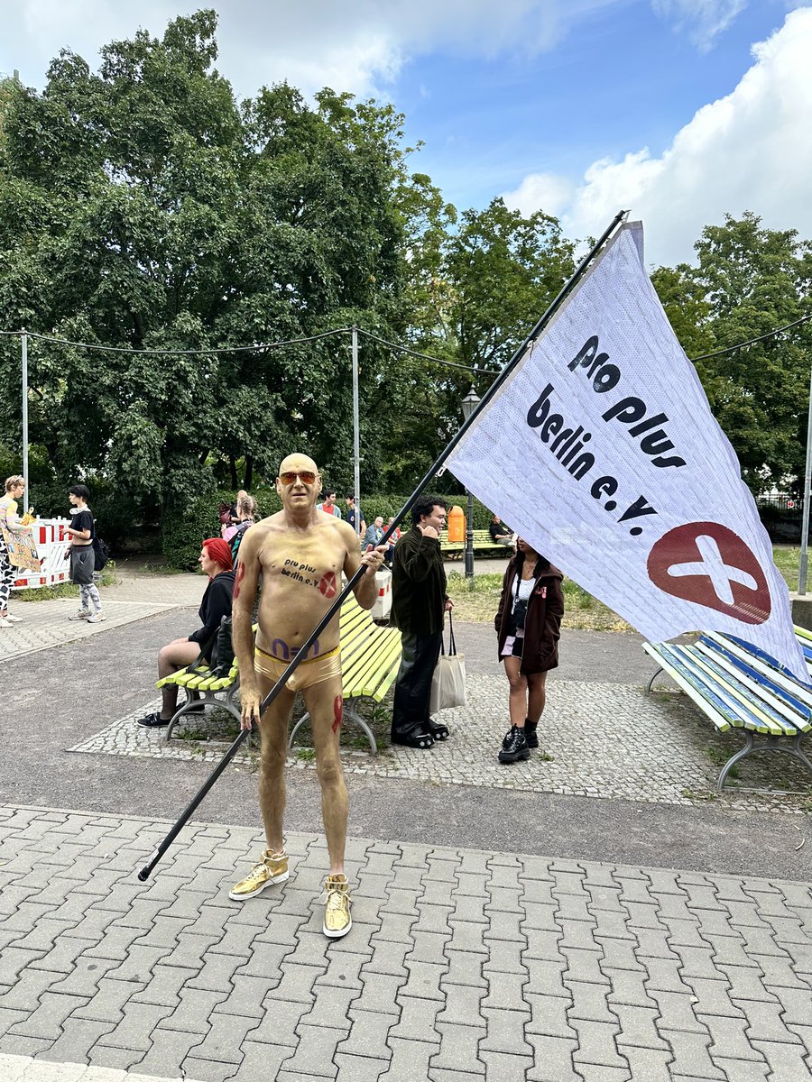 proplusberlin's tweet photo. Gleich geht’s los mit dem @CSD_Berlin und wir sind auch mit dabei. 

#proplusberlin #CSD #CSDBerlin #HIV #SchutzdurchTherapie #gegenDiskriminierung #gegenStigmatisierung https://t.co/LOZw74rgpE