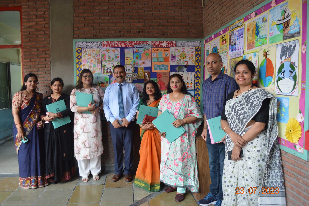 NeeruShahani's tweet photo. Bulletin board display competition for Classes VI- XII was a resounding success &amp; reflection  of   school's theme of "inclusivity". Involvement of Parents as judges further strengthened the school - parent partnership.  @Ahlconpublic1 @MamthaSays @aarathik007 https://t.co/aR7aHeA4kg