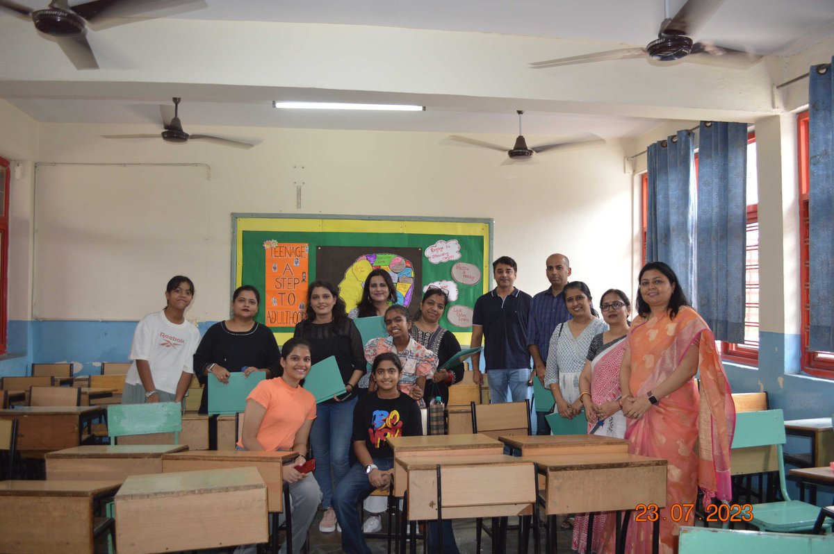 NeeruShahani's tweet photo. Bulletin board display competition for Classes VI- XII was a resounding success &amp; reflection  of   school's theme of "inclusivity". Involvement of Parents as judges further strengthened the school - parent partnership.  @Ahlconpublic1 @MamthaSays @aarathik007 https://t.co/aR7aHeA4kg