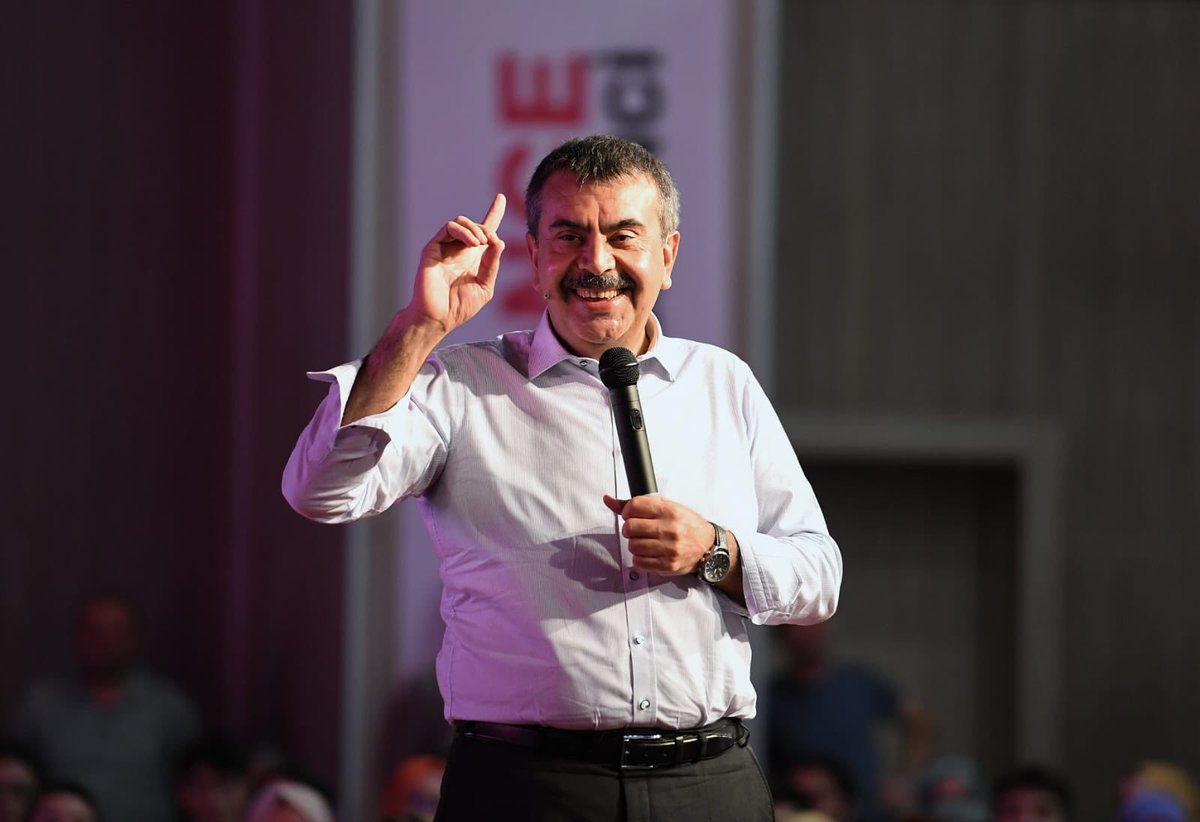 #önceöğrenci bugünkü istişaremizi öğrencilerimizle yaptık. Bizi terlettiler. İyi ki varsınız. Gönlümüz ferah, içimiz rahat. Geleceğimiz emin ellerde. Allah bahtınızı yolunuzu açık etsin. <a href="/RumeysaKadak/">Rumeysa Kadak</a>