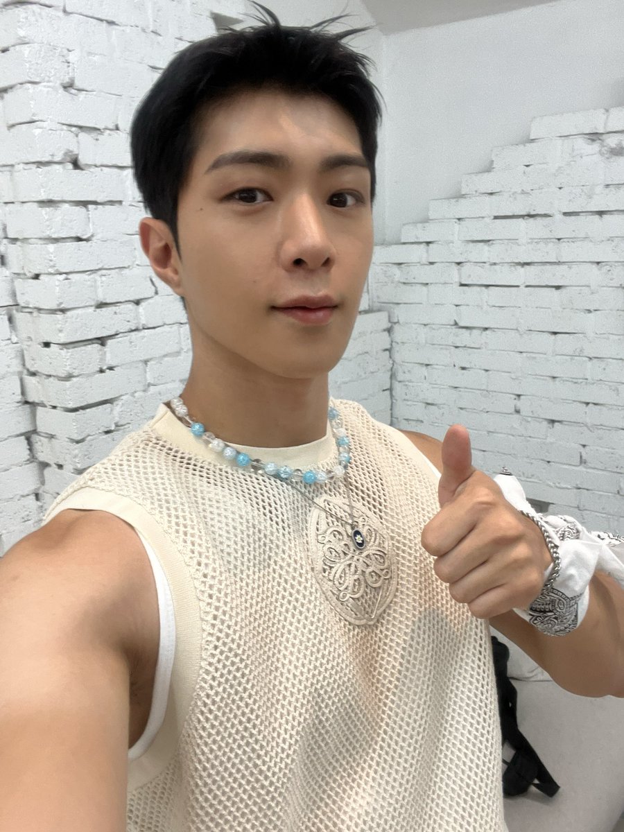 ONF_members's tweet photo. [#와이엇 #WYATT] #world k-pop festival❤️ 너무 재밌었어요 ㅠㅠㅠ 다음날 감기 걸리지 않게 오늘 따뜻하게 그리고 혹시 모르니 약 먹기!!! 사랑해요❤️ https://t.co/VFEFLLQ1NS