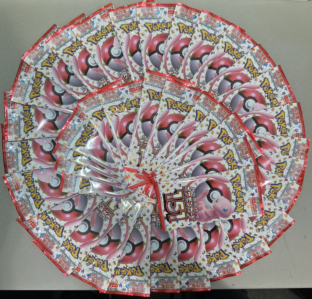 とりあえず今日の仕入れ。
いまからむきむきタイムスタート▶️
いいの当たったらみんなにあげます😊

（エリカの匂いがする
#ポケカ
#ポケモンカード151
#ポケカ開封
#エリカの招待SAR
#プレゼント企画中
#トレカ