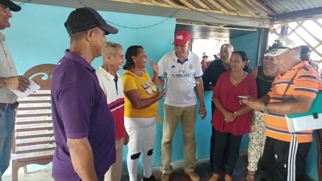 AmppFrankPais's tweet photo. #FrankPaís, El día 21 de julio, el municipio cumple 60 Aniversario de su creación, se cumplieron con los compromisos que están en las rutas establecidas. Se inauguró la Vaqueria de Miraflores y Arroyon, el Círculo Social y la bodega de Tánamo y el cambio de Matriz del  Quemado. https://t.co/udCWAVgye3