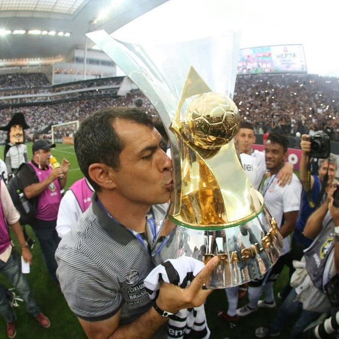 CorinthiansArab's tweet photo. يواجه الليلة كورينثيانز باهيا ،في محاولة للوصول إلى رقم قياسي جديد: في حال الفوز سيصل الفريق إلى أطول سلسلة انتصارات في ست سنوات ، منذ أن كان بطل البرازيل للمرة الأخيرة.
آخر مرة نجح فيها كورينثيانز في تجاوز علامة أربعة انتصارات متتالية كانت مع المدرب كاريلي  عام 2017.

@_sccpnews https://t.co/iCsfukwjnH