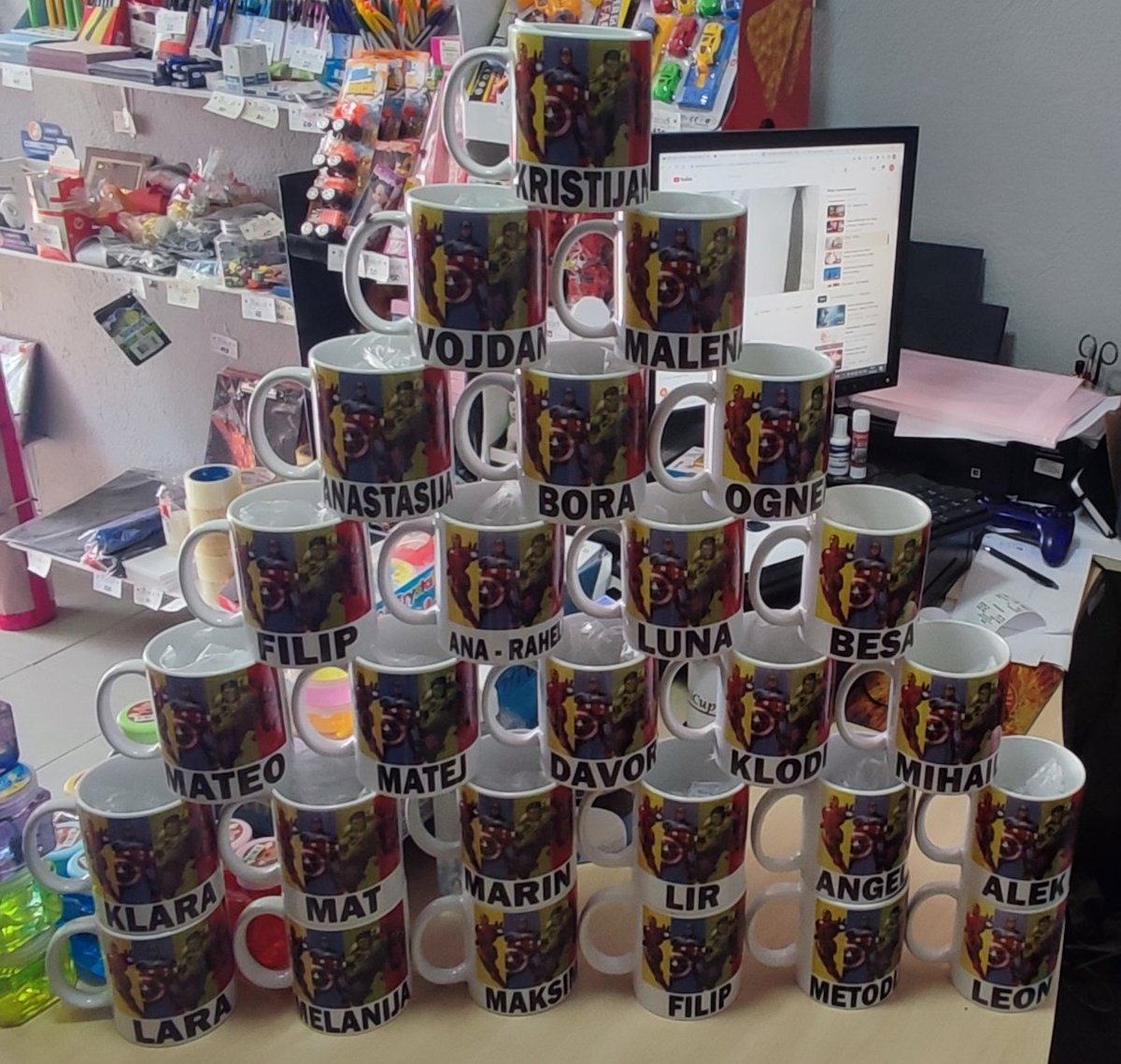 Персонализирани чаши изработени со ваш дизајн, слика, натпис или лого.
1 х 300 ден.
10 х 250 ден.
20 х 200 ден.
50+ х 120 ден.

Нарачки на:071/762 655