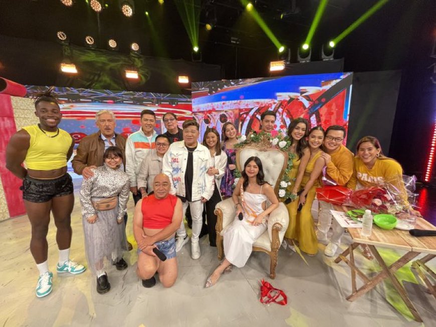 hyacinth192's tweet photo. bridal shower ni @mainedcm  WHY si maja binigyan ng flowers? WHY nilipat  ni mengay sash at bride to be korona? ANO TO, representative? just for SHOW !  pero true ang message nila kay meng at msge ni meng sa mga true ninongs! https://t.co/i24mMrdrBH