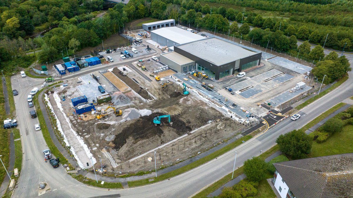 buffoon_media's tweet photo. Mae ‘di bod yn wythnos brysur…
It’s been a busy week…

Ysgolion, ceir, safleoedd adeiladu, rygbi, golff a rasio ceffylau!

Schools, cars, construction sites, rugby, golf and horse racing! 

📸 @TheEventsRoom @paulfearsphoto 
📸 @greatdaysgolf @RileySports 

#allinaweekswork https://t.co/MfuIRuRKKs